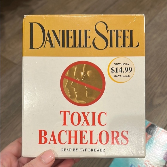 Lot of 7 Danielle Steele Audiobook CDs The Long Road Home, Toxic Bachelors - Picture 15 of 16